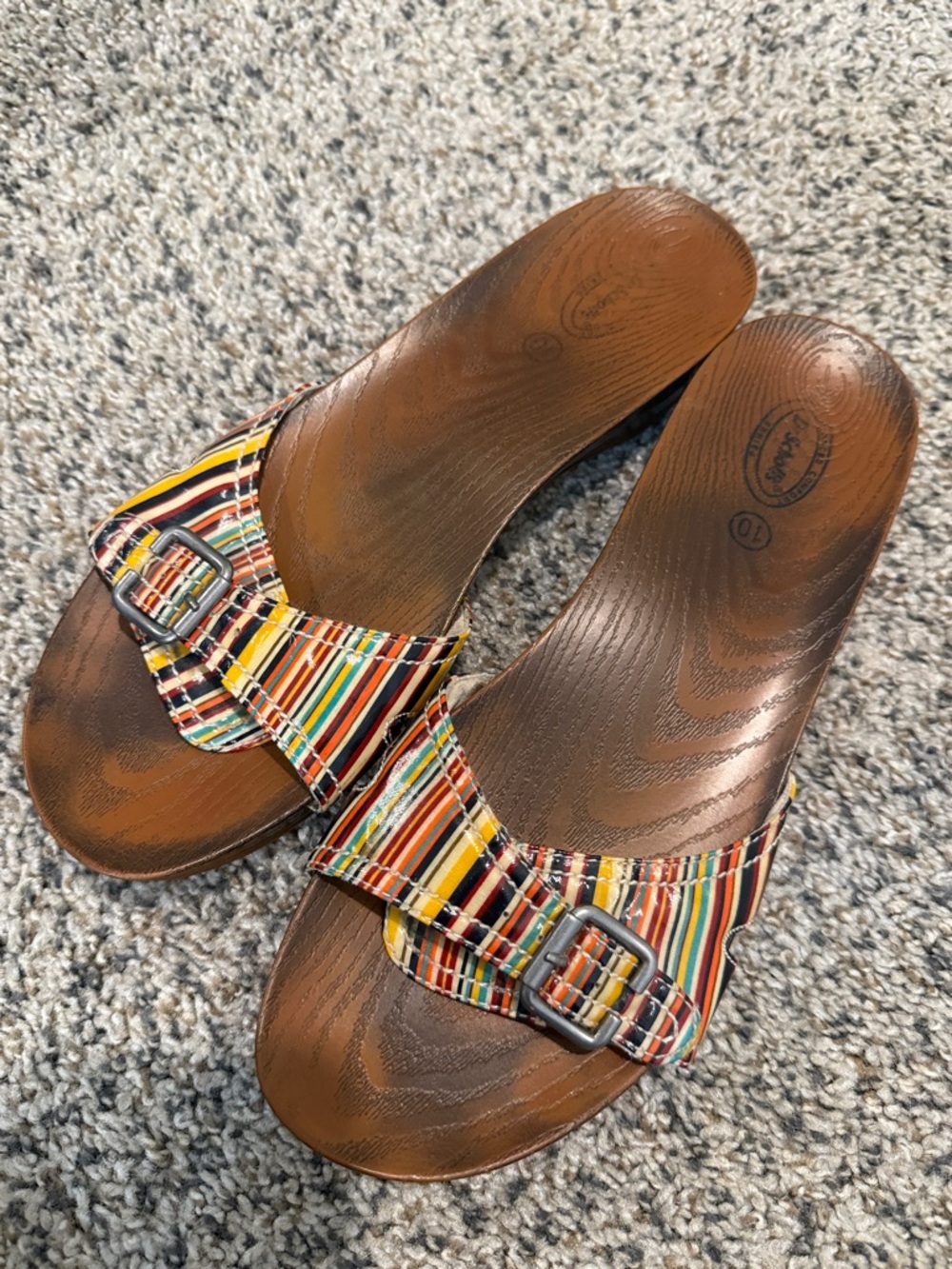 Dr. Scholls faux wood slip on sandals colorful stripe gold tone buckle size 10